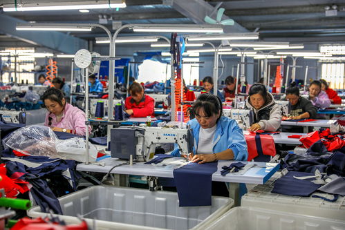 河南清豐 服裝廠織就群眾就業增收新藍圖